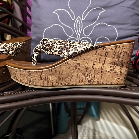 XOXO Leopard Print Sandals Sz 8 - Picture 3 of 9